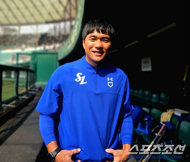 16일 오키나와 나하에서 열린 요미우리와의 평가전 이종욱 코치. 오키나와=스포츠조선 정현석 기자 hschung@sportschosun.com