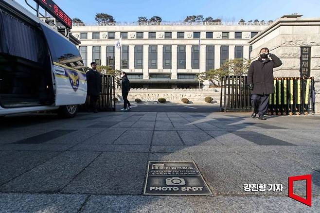 윤석열 대통령 탄핵심판 마지막 변론일인 25일 서울 종로구 헌법재판소 주변에 경찰 경계가 강화되고 있다. 2025.2.25. 강진형 기자