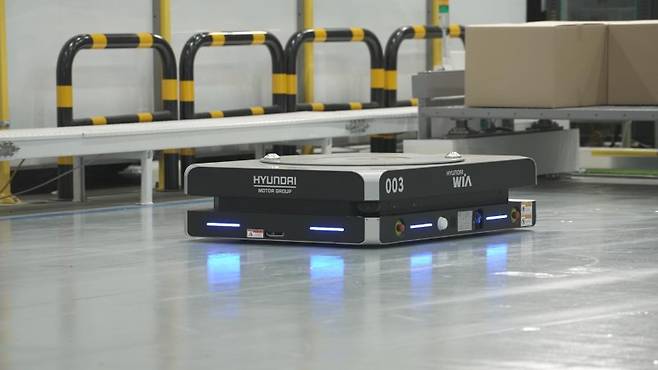 5G 특화망이 구축된 현대차 사업장에서 양산 적용 중인 자동물류로봇이 가동 중인 모습. 현대차 제공
