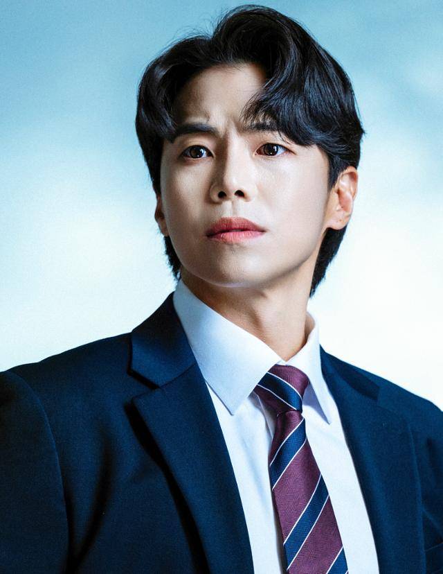 박은석이 연극 무대에서 활약 중이다. (유)쇼앤텔플레이, T2N미디어 제공