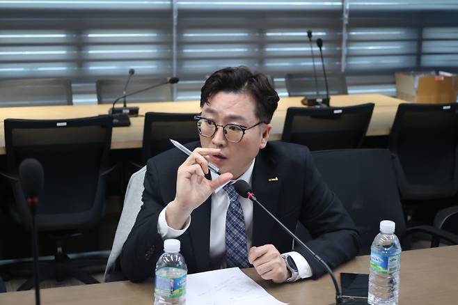 이도왕 대한임상병리사협회 공보부회장이 21일 협회 강당에서 열린 기자 간담회를 통해 임상병리학과 입학 정원 확대의 문제점을 설명하고 있다. 대한임상병리사협회 제공&nbsp;