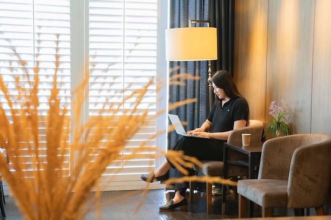 137 필라스 방콕 호텔이 업무와 여가를 함께 즐길 수 있는 ‘블리저 패키지’를 출시했다.  / 사진=137 필라스 스위트&레지던스 방콕