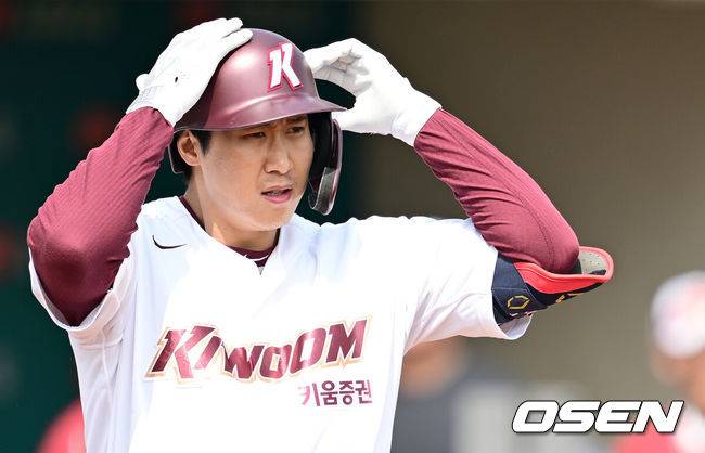 [OSEN=핑둥(대만), 최규한 기자] 키움 김동엽이 타격을 준비하고 있다. 2025.02.20 / dreamer@osen.co.kr
