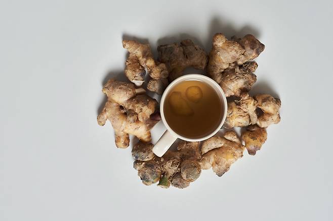 따뜻한 생강차는 소화를 촉진하고 변비 증상을 완화하는 데도 뛰어나다. 특히 겨울에 생강차를 마시면 몸을 데워주는 역할을 하면서 수족냉증을 잡아준다. [사진= 게티이미지뱅크]