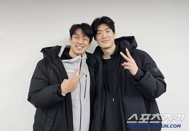 인터뷰에 임한 이강원(왼쪽)과 박준혁. 김영록 기자