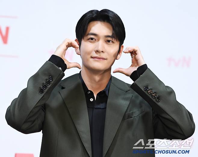 tvN 토일드라마 '감자연구소' 제작발표회가 27일 오후 서울 신도림 라마다호텔에서 열렸다. 강태오가 포즈 취하고 있다. 정재근 기자 cjg@sportschosun.com/2025.2.26/