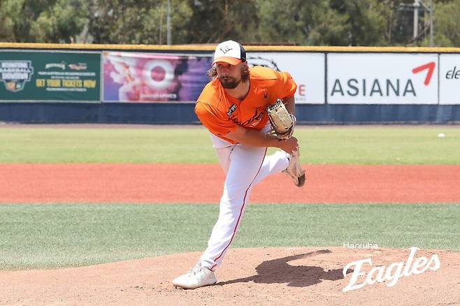 ▲ 한화 선발로 나선 라이언 와이스는 이날 수비 도움을 받지 못하며 아쉬움을 남겼으나 최고 154km의 패스트볼을 던지는 등 몸 상태는 정상적이라는 것을 과시했다. ⓒ한화이글스