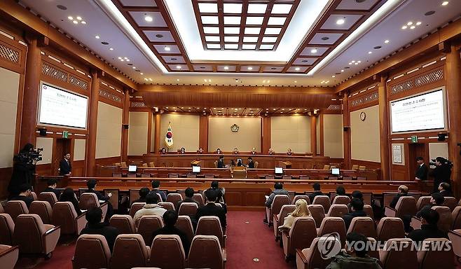 헌재 '마은혁 임명보류' 권한쟁의 선고 (서울=연합뉴스) 임화영 기자 = 27일 서울 종로구 헌법재판소에서 최상목 대통령 권한대행 부총리 겸 기획재정부 장관이 마은혁 헌법재판소 재판관 후보자를 임명하지 않은 것이 위헌인지 여부에 대한 권한쟁의심판 사건이 열리고 있다. 2025.2.27 [공동취재] hwayoung7@yna.co.kr