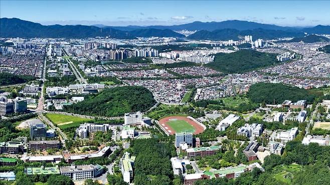 경남 창원 도심융합기술단지 조성 계획에 포함된 국립창원대 및 주변 모습. /국립창원대 제공