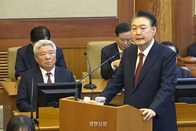 윤석열 대통령이 지난 25일 서울 종로구 헌법재판소에서 최후 진술을 하고 있다. 헌법재판소 제공