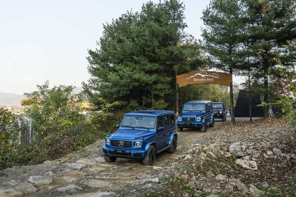 Mercedes-Benz G580 with EQ Technology  사진 메르세데스-벤츠