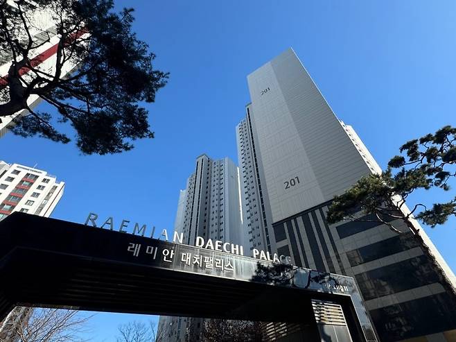 서울 강남구 대치동 ‘래미안대치팰리스’ 단지 모습  김희량 기자