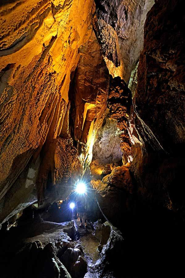 랑스 동굴 내부. 구눙 물루국립공원에서 일반인이 관람할 수 있는 동굴은 총 4개다.