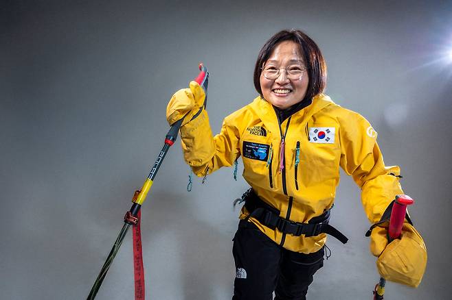 남극대륙을 스키로 ‘걸어서’ 단독 횡단한 김영미 대장이 환하게 웃고 있다. 세계에서 네 번째이며 한국인으론 최초. 김 대장은 “혼자 먹고 혼자 자고 혼자 걸었지만 세상에 혼자 해낼 수 있는 일이 없다는 걸 어느 때보다 많이 느꼈다”며 “한번 더 도전할 수 있는 용기를 얻어 돌아왔다”고 했다. /이신영 영상미디어 기자
