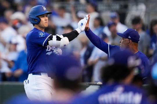 오타니, 시범경기 첫 타석에서 홈런. 사진(글렌데일 AP=연합뉴스)