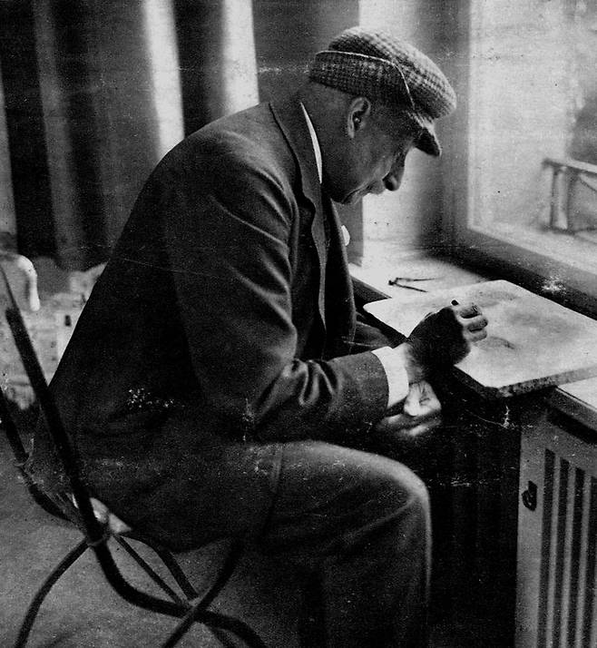 1926년 반제 별장에서 그림을 그리고 있는 막스 리버만. <리버만 빌라>