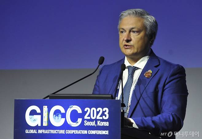 드미트로 포노마렌코 주한 우크라이나 대사가 19일 오후 서울 강남구 인터콘티넨탈 호텔에서 열린 2023 글로벌 인프라 협력 콘퍼런스(GICC) 우크라이나 재건 협력 특별세션에서 인사말을 하고 있다. /사진=머니S 장동규 기자