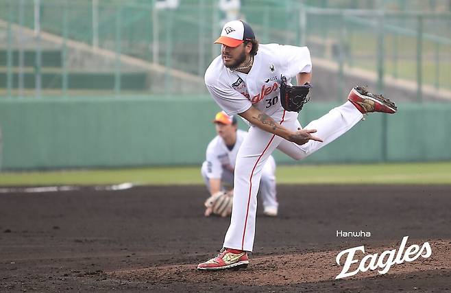 ▲ 선발로 나서 4이닝 동안 55개의 공을 던지며 정상적인 빌드업 과정을 밟고 있는 코디 폰세 ⓒ한화이글스