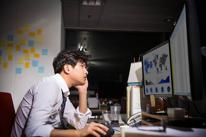 24시간 연속으로 깨어 있으면 면역 세포의 행동이 비만인 사람에게서 발견되는 면역 세포의 행동과 비슷하게 바뀔 수 있는 것으로 나타났다. [사진=게티이미지뱅크]