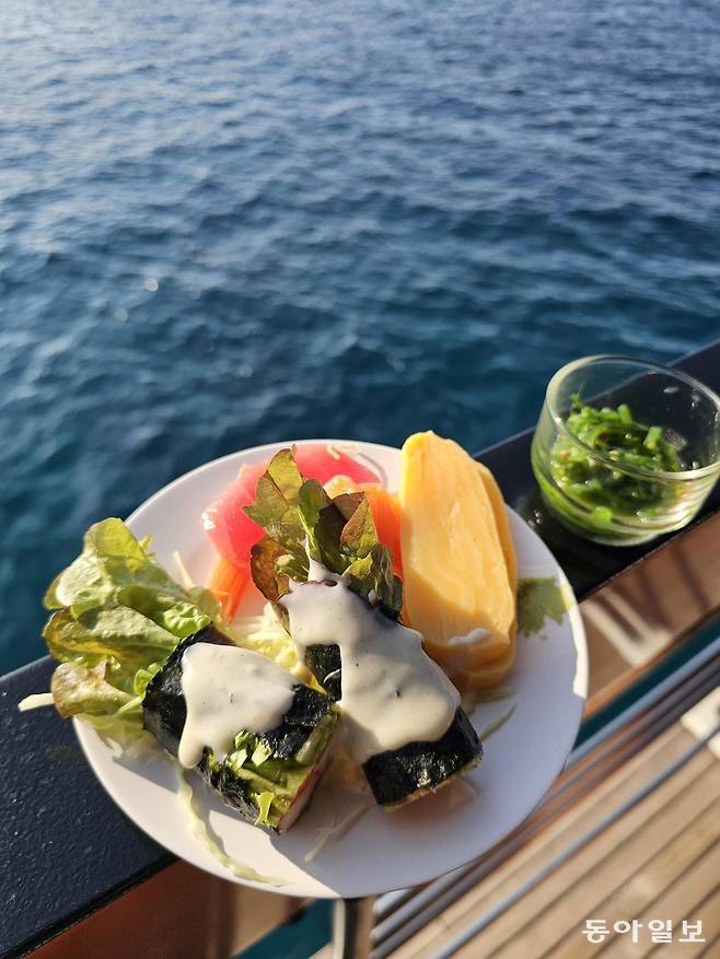 리브어보드 배 안에서 먹는 정통 태국식 간식.