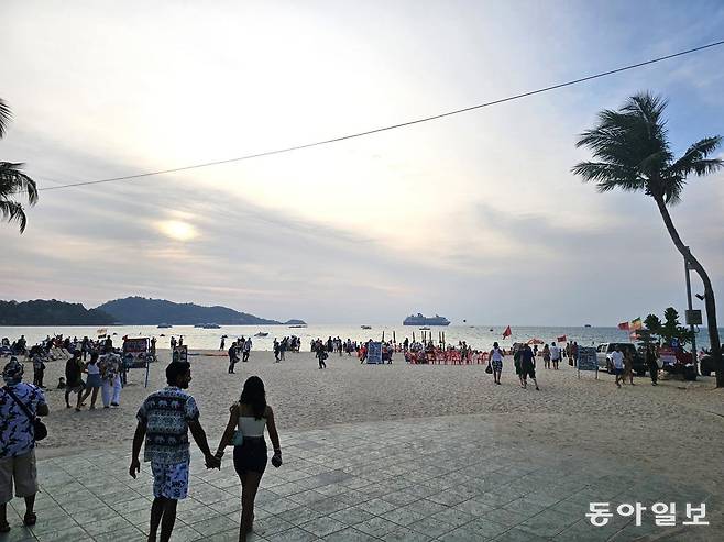 파통 비치 해변.