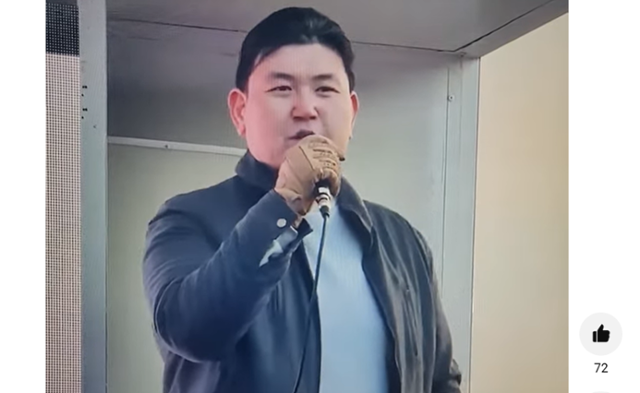 지난 1월 윤석열 대통령 관저 앞 집회 연단에 올라 자신이 '일베 회원'임을 밝히고 있는 안씨. 유튜브 '캡틴아메리카' 캡처