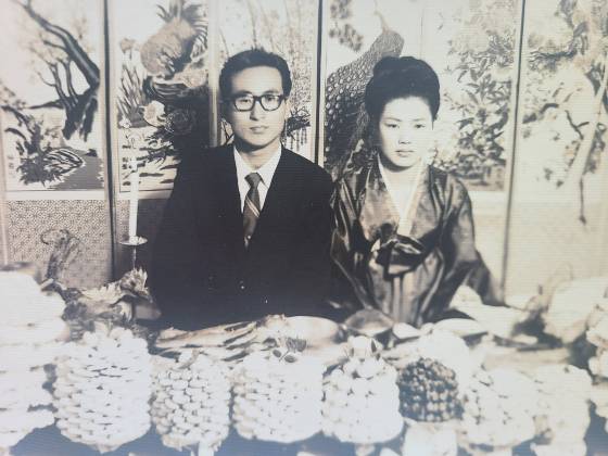 '엄마와 아빠가 가장 눈부시던 그날.' 독자님께서 보내주신 사진의, 파일명이 그랬다./사진=독자 제공