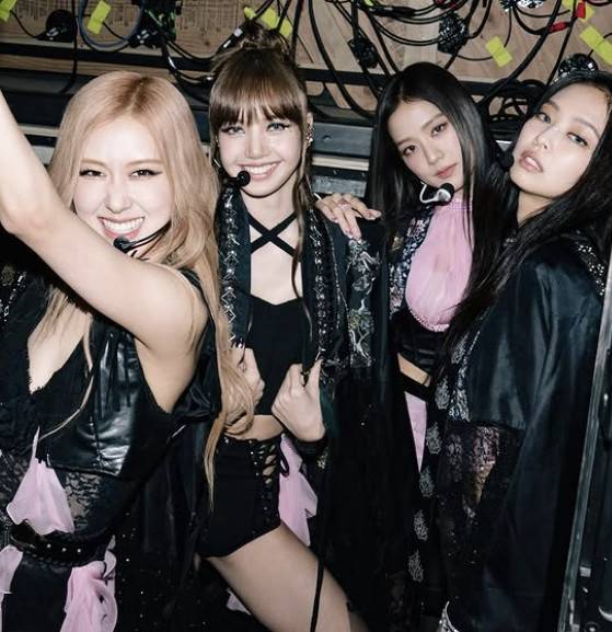 왼쪽부터 로제 리사 지수 제니/리사 소셜 계정 캡처