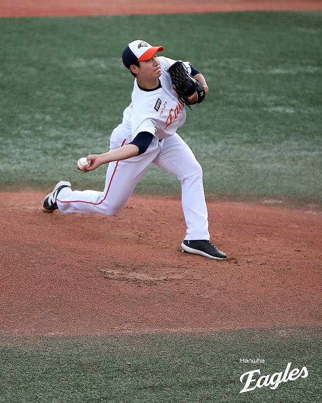 박부성이 호주 멜버른 스프링캠프에서 호주 대표팀을 상대로 투구하고 있다. 한화 이글스 제공