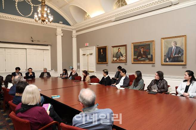 미국 현지시각 27일 임태희 경기도교육감이 미국 하버드대 교육대학원 교수들과 간담회를 진행하고 있다.(사진=경기도교육청)