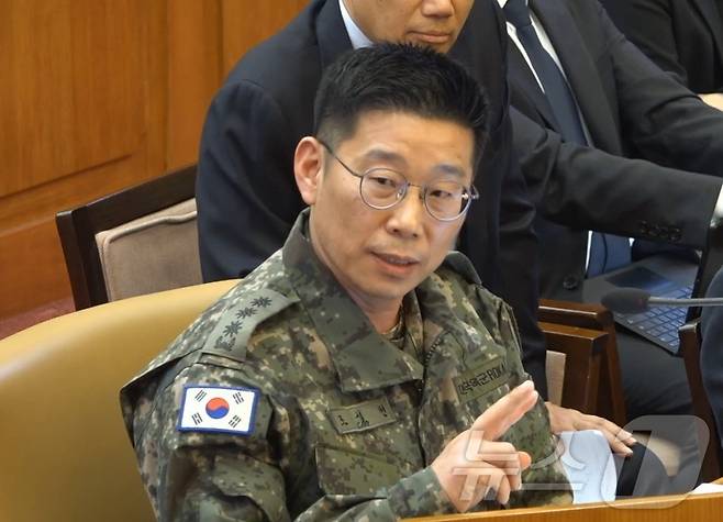 조성현 수도방위사령부 제1경비단장(대령)이 13일 서울 종로구 헌법재판소에서 열린 윤석열 대통령 탄핵심판 8차 변론에서 발언을 하고 있다. (헌법재판소 제공. 재판매 및 DB 금지) 2025.2.13/뉴스1