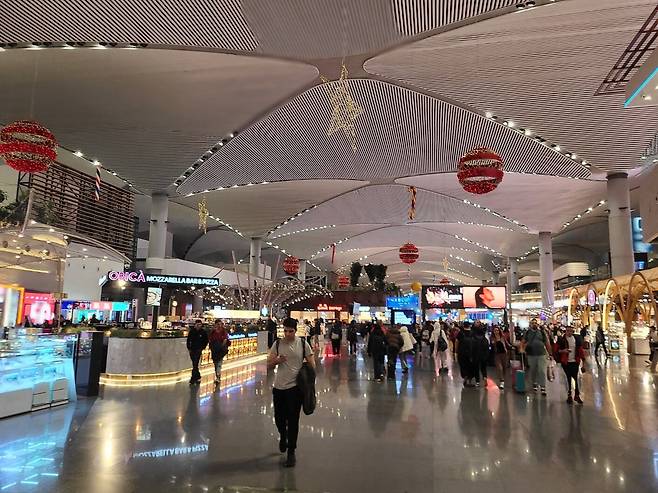 튀르키예 이스탄불 공항 내부. /최효정 기자