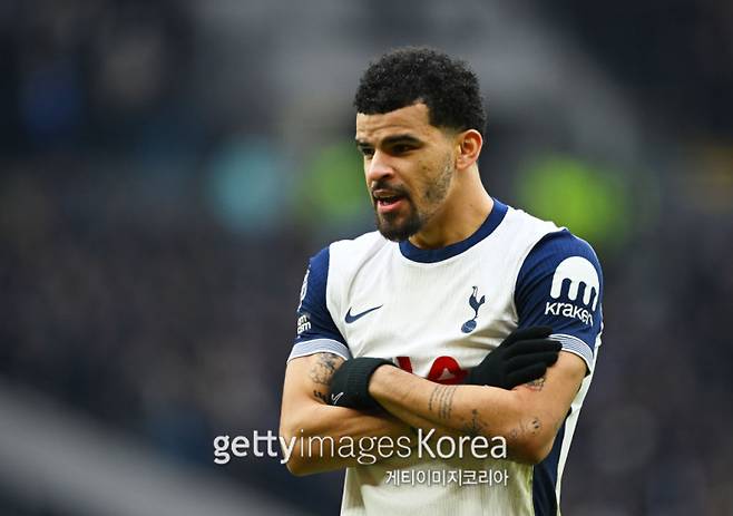 4일 토트넘 홋스퍼 스타디움에서 열린 토트넘과 뉴캐슬의 2024~25 EPL 20라운드. 토트넘 솔란케가 전반 선제골 뒤 세리머니를 펼치고 있다. 사진=게티이미지