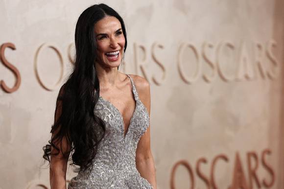 2일 오스카 시상식 참석한 데미 무어. [로이터=연합뉴스]