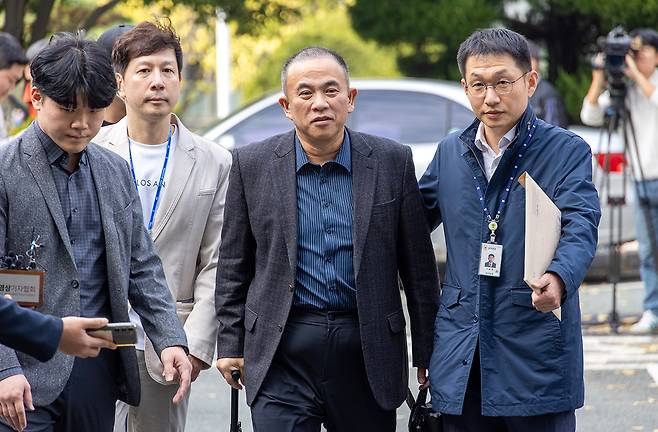 지난해 11월14일 명태균씨가 창원지법에서 열린 구속영장 실질심사에 출석했다. ⓒ시사IN 조남진