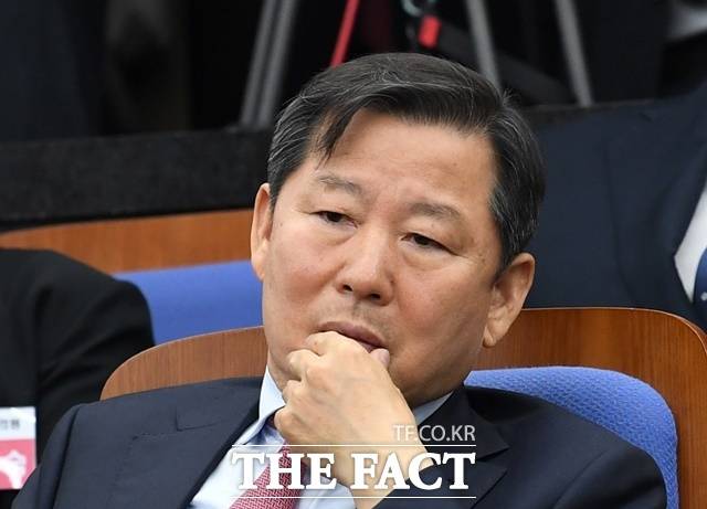 마약을 구하려다 적발돼 경찰 수사를 받고 있는 이철규 국민의힘 의원 아들 30대 이모 씨가 과거에도 마약 관련 혐의로 수사를 받았으나 최종 불기소 처분을 받은 것으로 드러났다. 사진은 지난해 5월 이 의원이 서울 여의도 국회에서 열린 '제22대 국회 국민의힘·국민의미래 당선자총회'에 참석하고 있는 모습. /남용희 기자