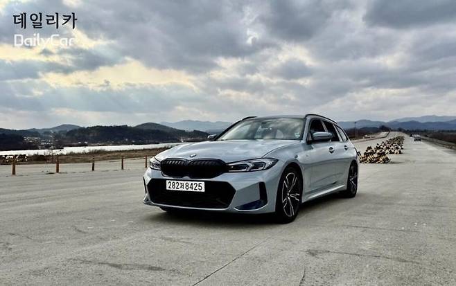 BMW 320i 투어링 M스포츠