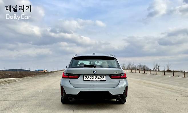 BMW 320i 투어링 M스포츠