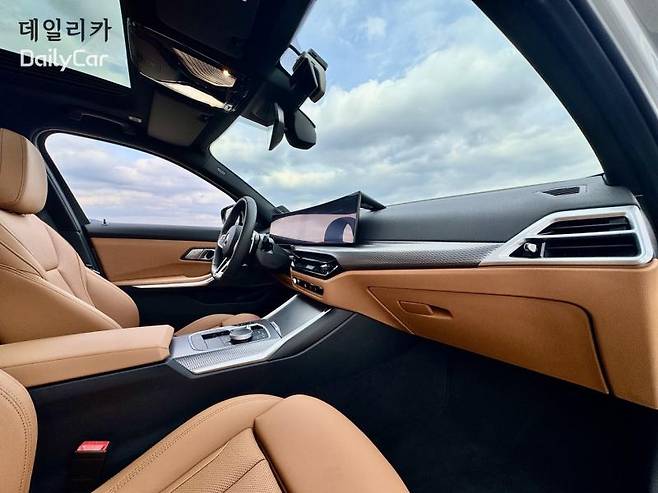 BMW 320i 투어링 M스포츠