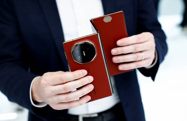 3일(현지시각) 모바일월드콩그레스(MWC)에서 전시된 화웨이 메이트 엑스티(XT). 로이터 연합뉴스