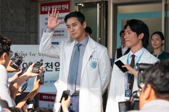 드라마 '중증외상센터' 백강혁. 넷플릭스 제공