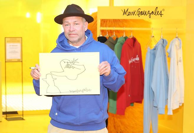 유명 스케이트보더이자 아티스트인 마크 곤잘레스가 자신의 서명과 천사 도안을 무단으로 사용했다며 국내 기업 비케이브를 상대로 소송을 내 2심에서도 승소했다. 사진=김범준 기자