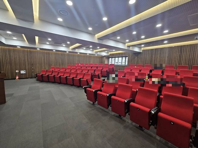 4일 오전 서울 성북구 고려대학교 의과대학의 한 강의실에서 강의가 진행되던 모습. 쉬는 시간에 기자가 들어가 인터뷰를 요청하자 학생들은 모두 자리를 떠났다. /사진=박상혁 기자.