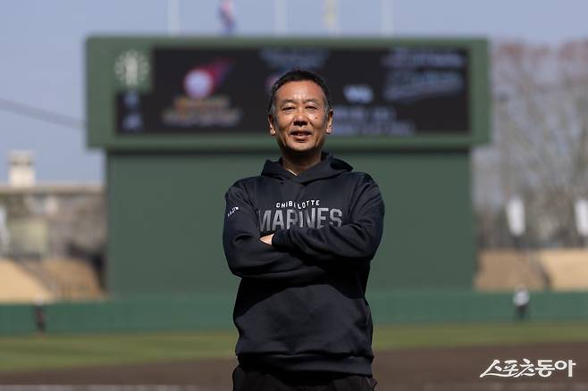 지바롯데 가지와라 노리아키 홍보실장이 1일 일본 미야자키 미야코노조구장에서 포즈를 취하고 있다. 사진제공|롯데 자이언츠