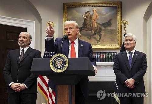 기자회견하는 트럼프 미국 대통령 [워싱턴 AP=연합뉴스. 재판매 및 DB 금지]