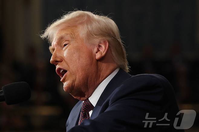 도널드 트럼프 미국 대통령이 4일(현지시간) 워싱턴 의사당 상·하원 합동회의에서 가진 연설서 "알래스카에 있는 세계 최대 규모 중 하나인 천연가스 파이프라인을 건설하는 사업에 일본, 한국 등이 우리의 파트너가 되기를 원하고 있다＂고 밝히고 있다. 2025.03.05 ⓒ AFP=뉴스1 ⓒ News1 우동명 기자