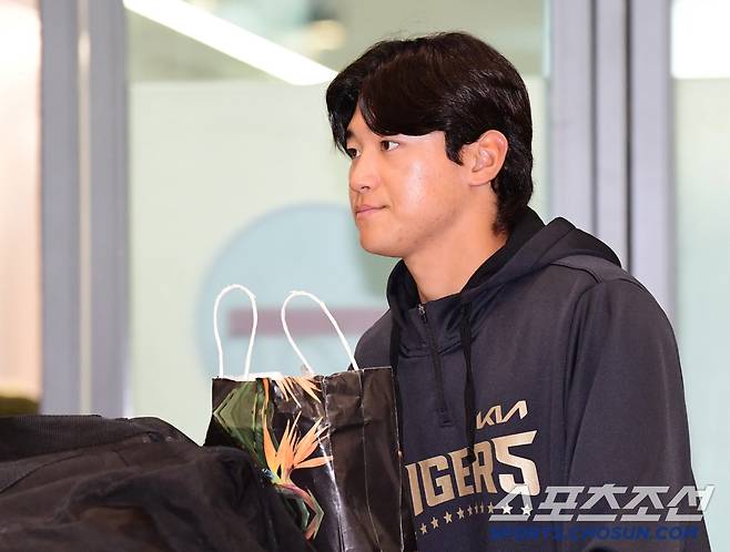 5일 오후 인천공항 제1터미널을 통해 KIA 타이거즈 선수단이 귀국했다. 입국장을 나서고 있는 KIA 김도영. 인천공항=송정헌 기자songs@sportschosun.com/2025.03.05/