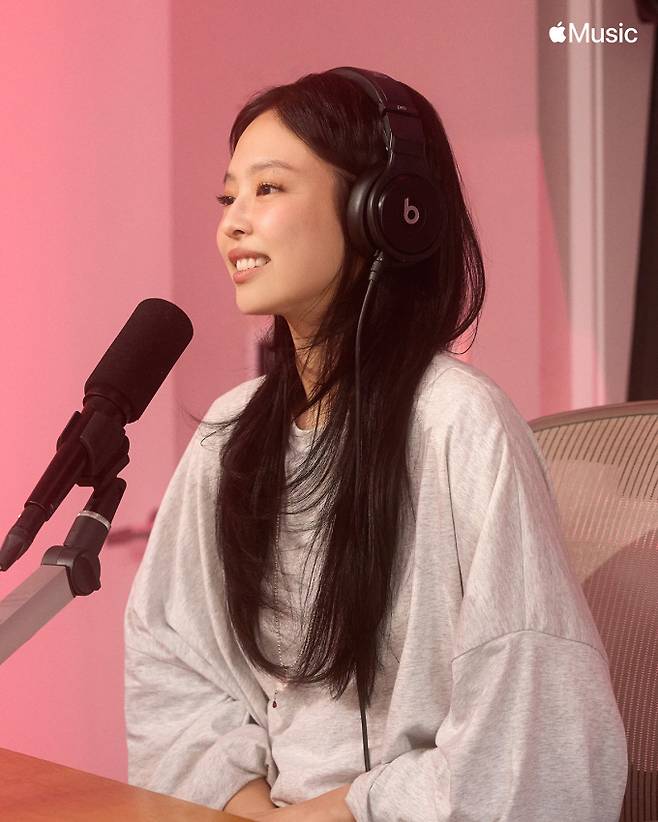 제니 애플 뮤직 라디오쇼 ‘The Zane Lowe Show’ 출격 (제공: 애플)