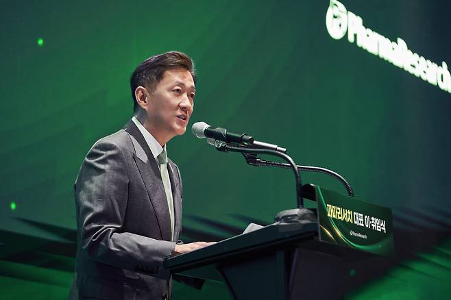 손지훈 파마리서치 대표이사가 4일 경기도 성남 더블트리 바이 힐튼 호텔에서 열린 취임식에서 취임사를 발표하고 있다. /파마리서치