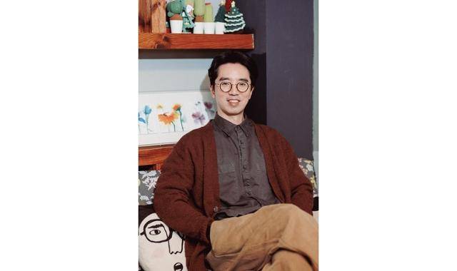 최근 서울 마포구에 위치한 티빙 사옥에서 이장훈 감독은 본지와 만나 티빙 오리지널 '스터디그룹' 관련 인터뷰를 진행했다. 지난 1월 23일 공개된 티빙 오리지널 시리즈 '스터디그룹'은 동명의 인기 웹툰이 원작으로, 공부를 잘하고 싶지만 싸움에만 재능이 몰빵된 윤가민(황민현)이 최악의 꼴통 학교에서 피 튀기는 입시에 뛰어들며 스터디그룹을 결성하는 코믹 고교 액션물이다. 티빙 제공